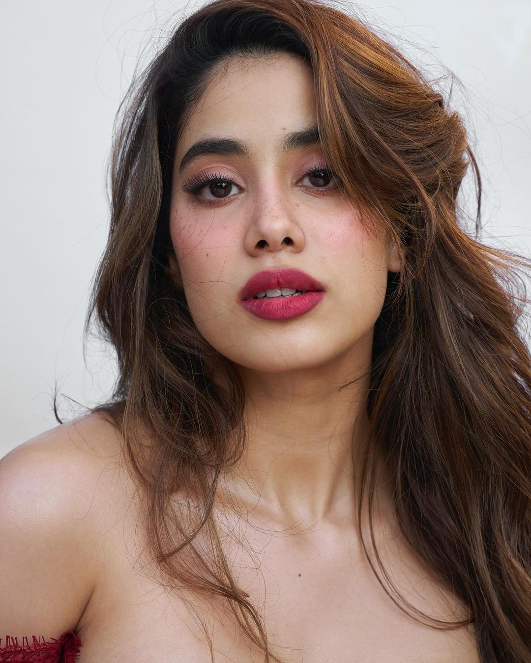 Janhvi Kapoor Seducing Face